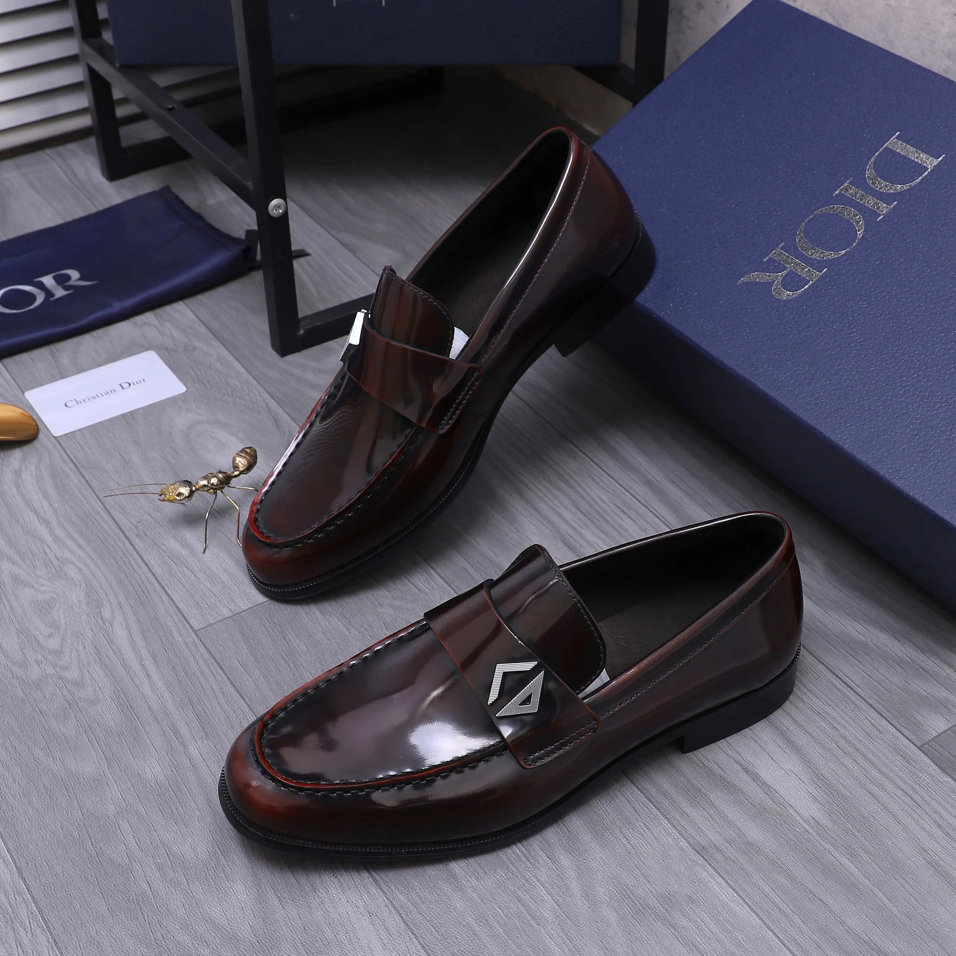 Men's shoes 💰580 Product trademark: Dior "Dior" formal business leather shoes Regular size: 39-45 (45 is custom-made and non-returnable) Product materials: Selected color-brushed pearlescent cowhide upper, cowhide lining, original outsole